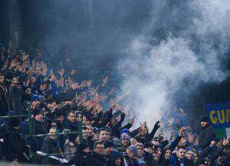 Tifosi dell'Inter infuriati con la Lega: esposti striscioni