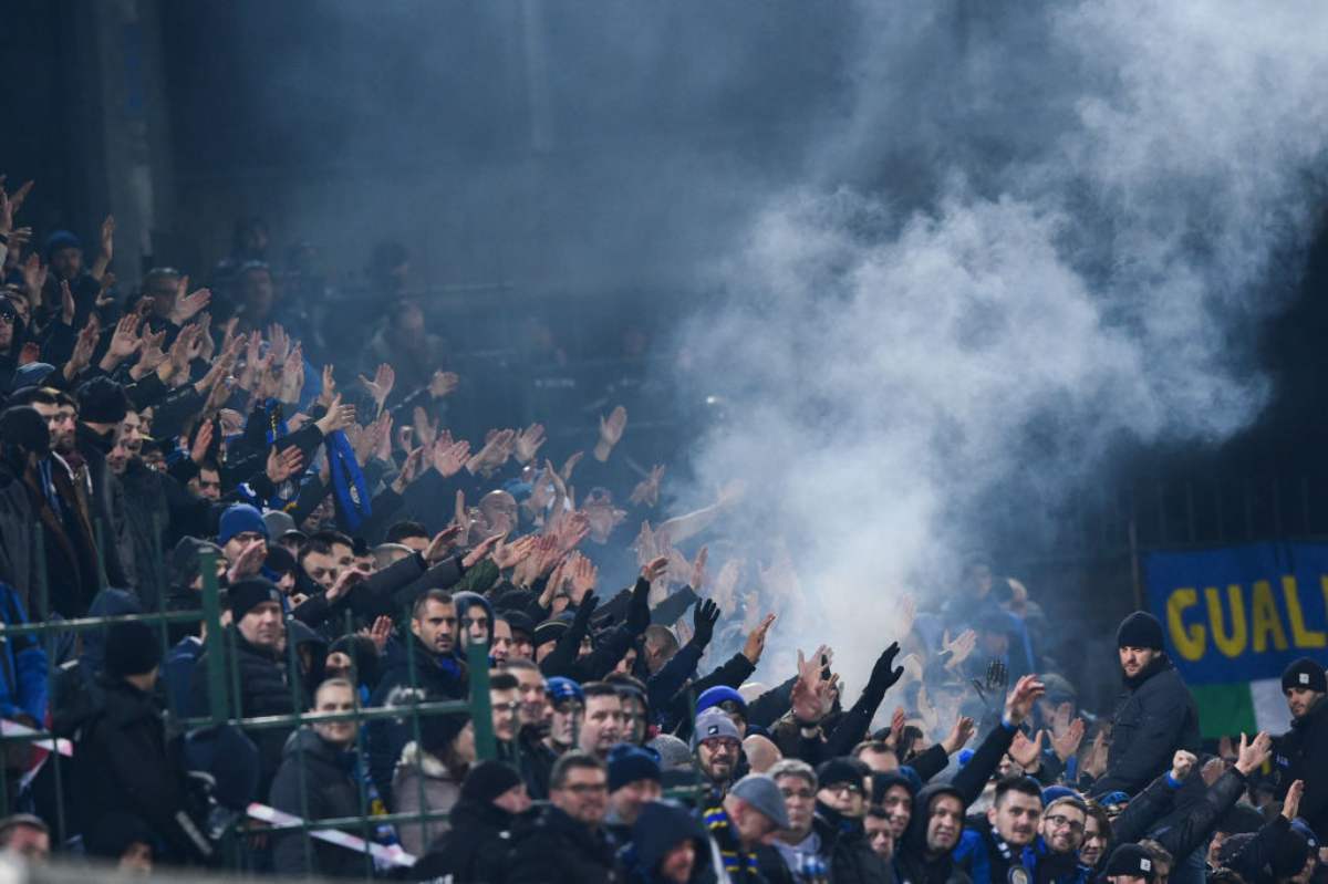 Tifosi dell'Inter infuriati con la Lega: esposti striscioni 