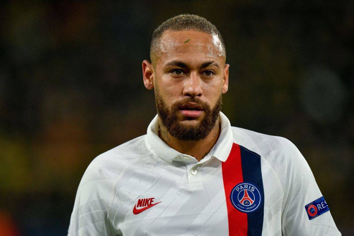 Psg, Neymar in fuga: torna in Brasile e non risponde alla società