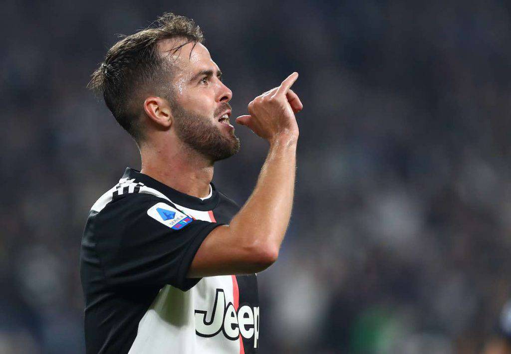 Pjanic, dal campo alle casse. Spesa social per il bosniaco