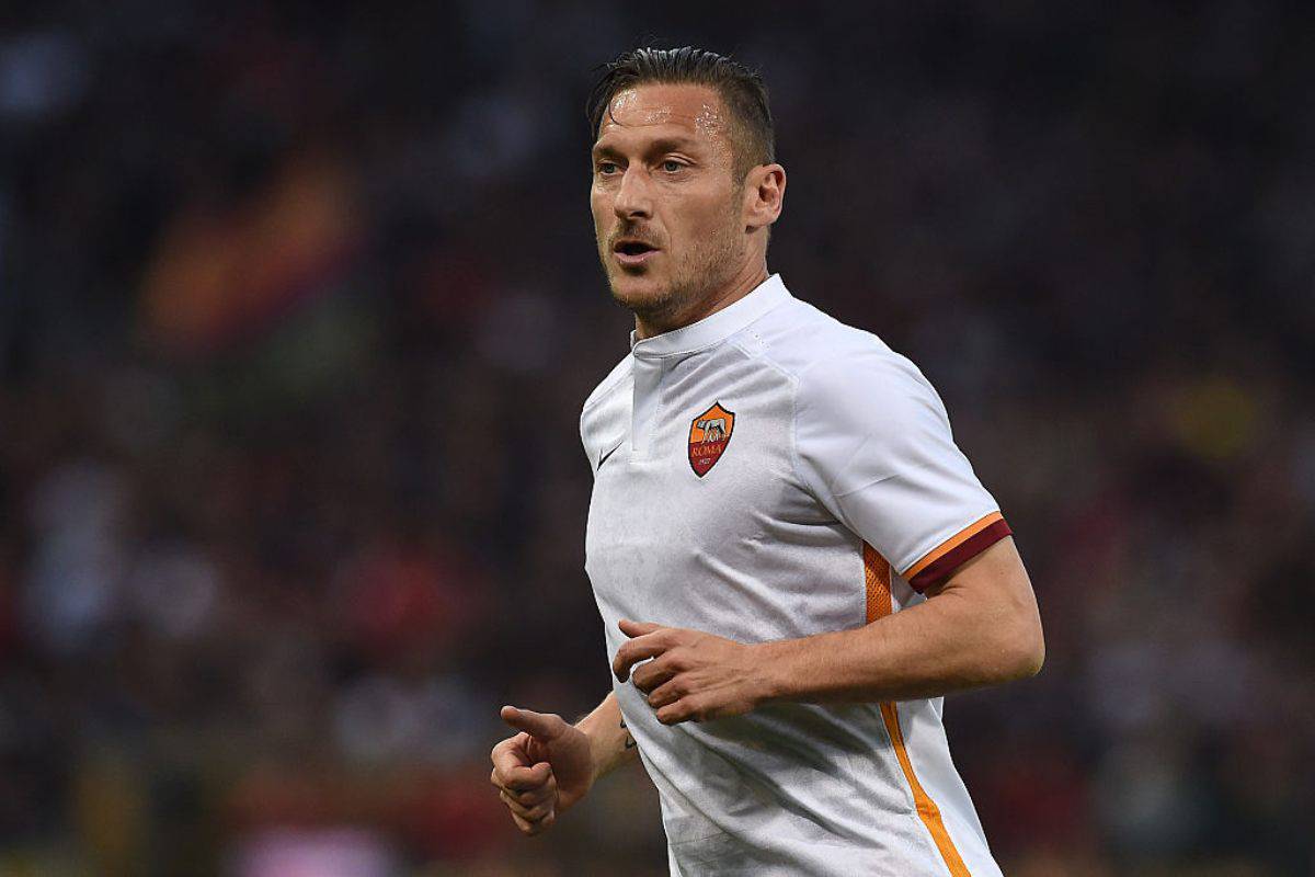 Francesco Totti con la maglia della Roma 