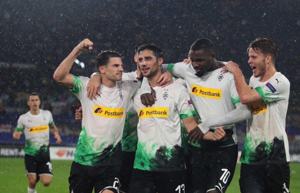 Borussia M'Gladbach, i giocatori rinunciano allo stipendio per aiutare il club 
