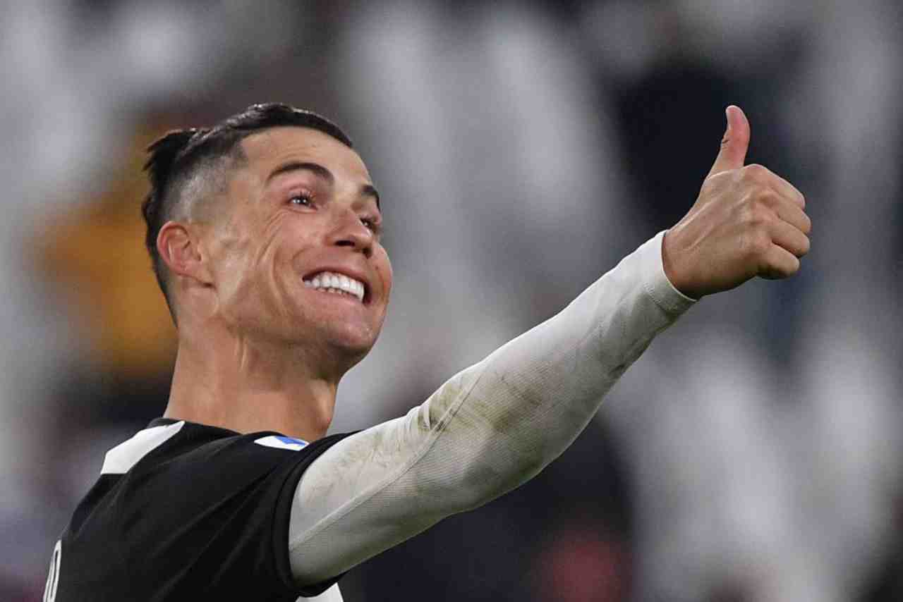 Un auto di lusso: il regalo alla mamma di Ronaldo