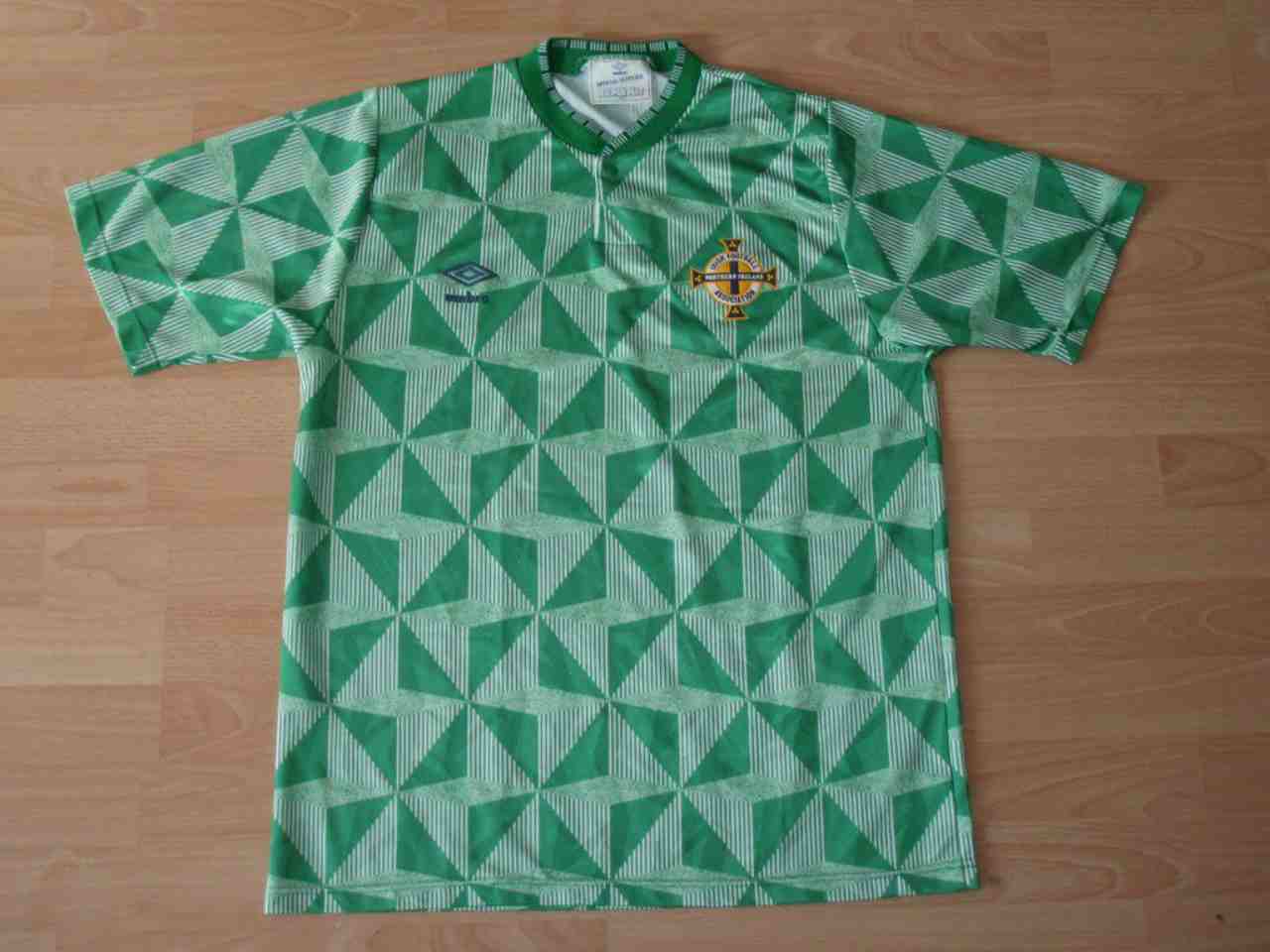  Le dieci maglie più belle delle nazionali - Irlanda del Nord 1990