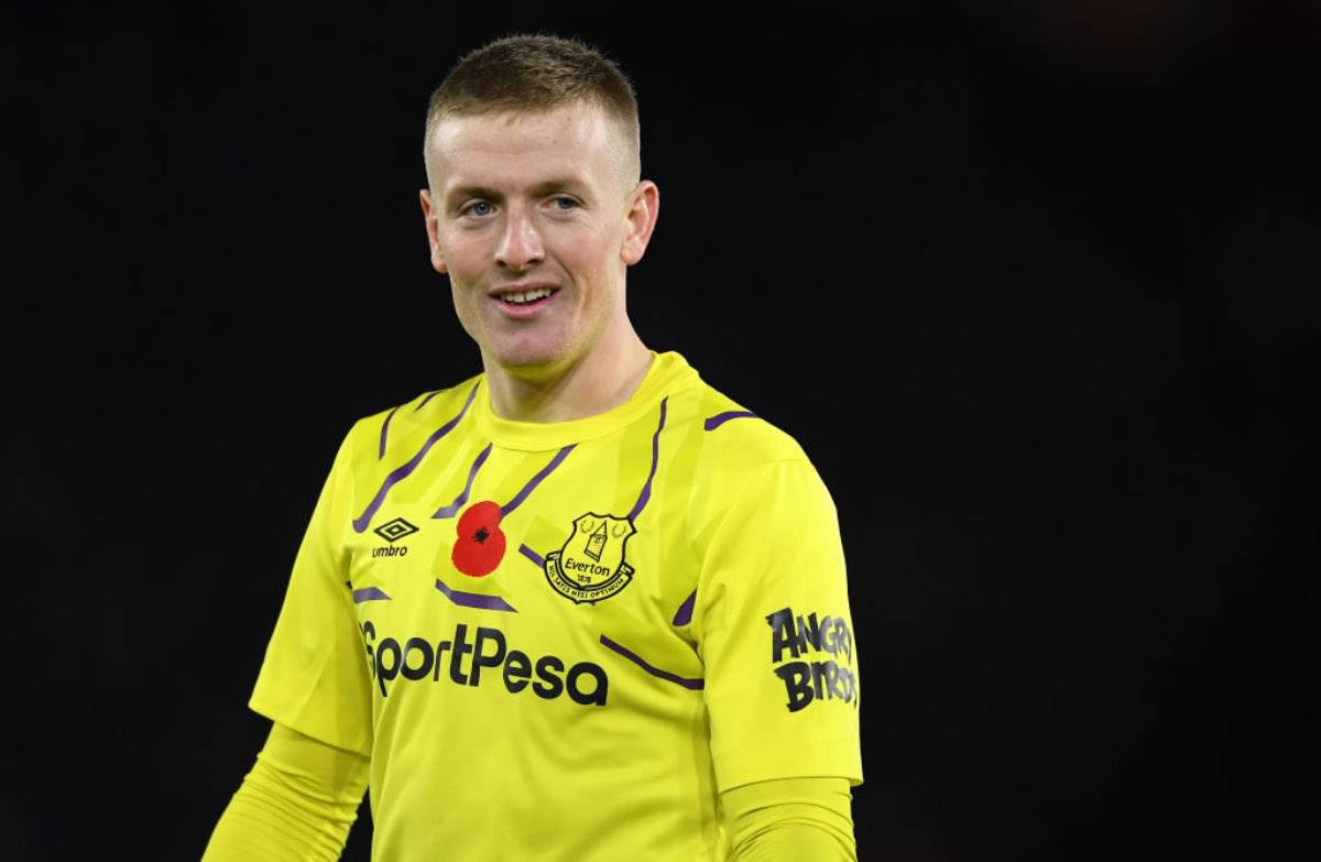 Everton in isolamento ma Pickford trova di meglio da fare: al pub a bere