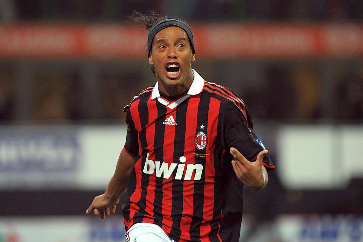 Ronaldinho stella dell'attacco nella squadra ideale di Van Basten