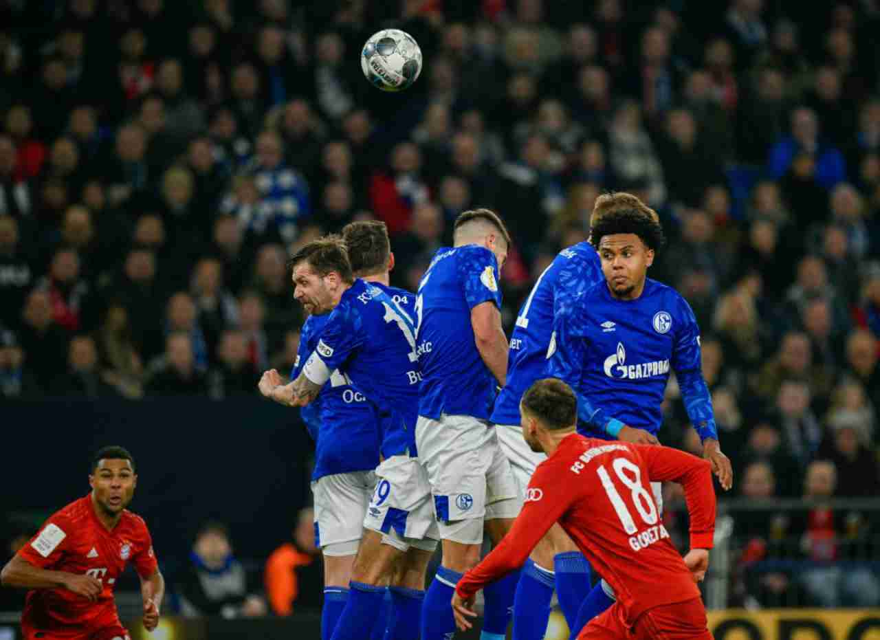 Schalke 04, i calciatori si tagliano gli ingaggi: la forza della solidarietà in Bundesliga