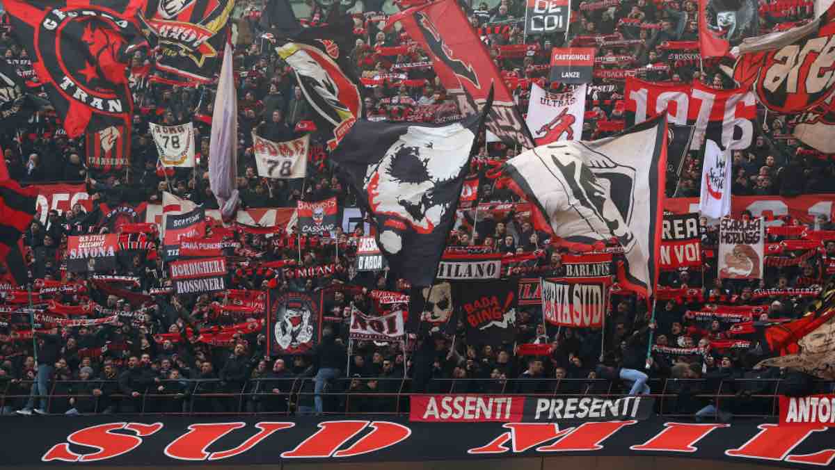 Coronavirus, il messaggio di sostegno dei tifosi del Milan - Foto 