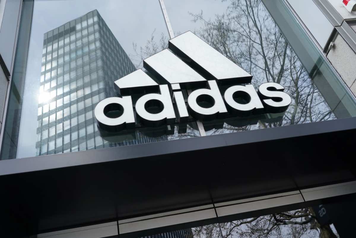 Adidas in crisi, richiesto un ingente prestito per il calo delle vendite