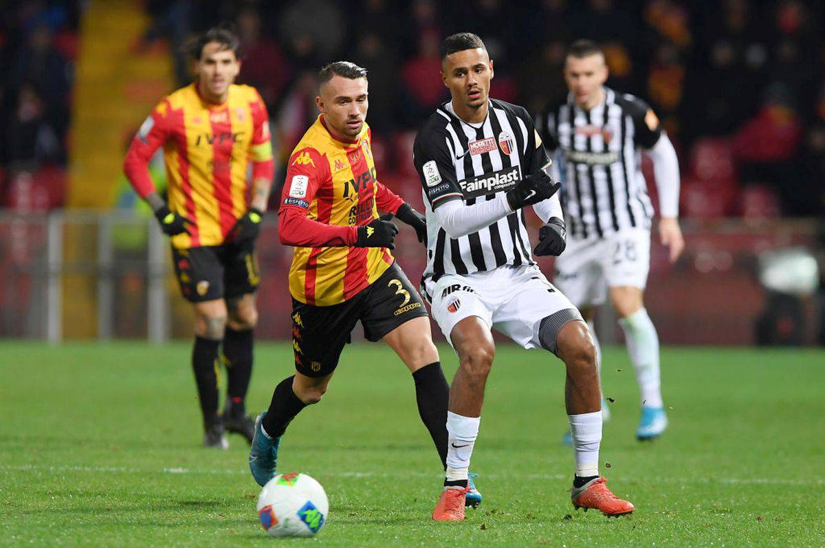 L'Ascoli in campo contro il Benevento