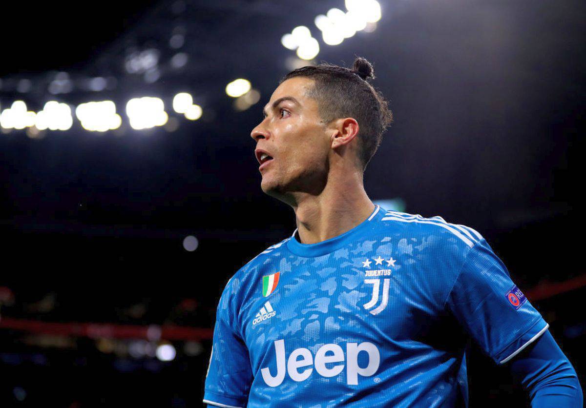 Cristiano Ronaldo, l'assembramento in famiglia finisce sui social | VIDEO