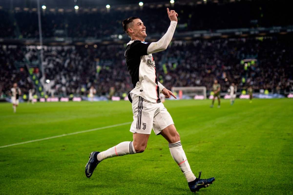 Cristiano Ronaldo insegna l'esultanza al figlio Mateo - Video