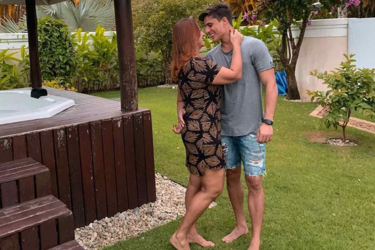 La madre di Neymar si lascia con il toyboy: il motivo “pepato”