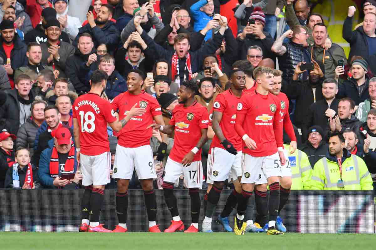 Manchester United, i giocatori si tagliano lo stipendio: primo club in Premier League