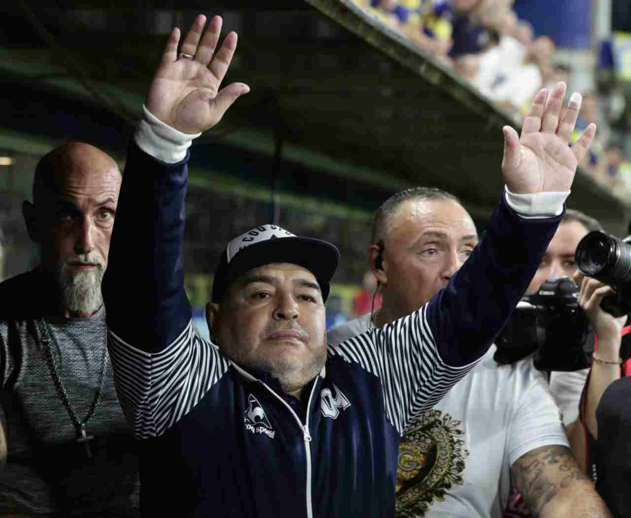 Diego Maradona ha indicato i sei giocatori che l'hanno fatto innamorare del calcio