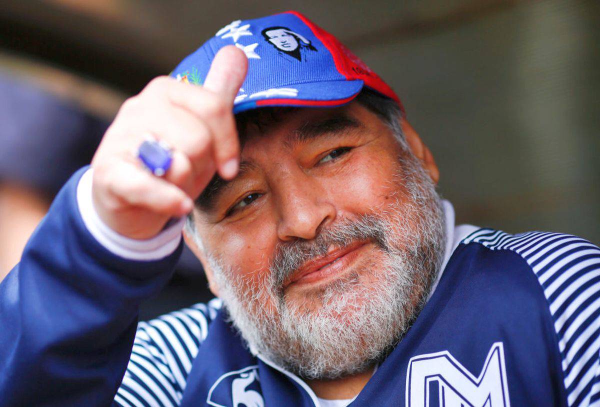 Coronavirus, Maradona si taglia lo stipendio per aiutare il Gimnasia