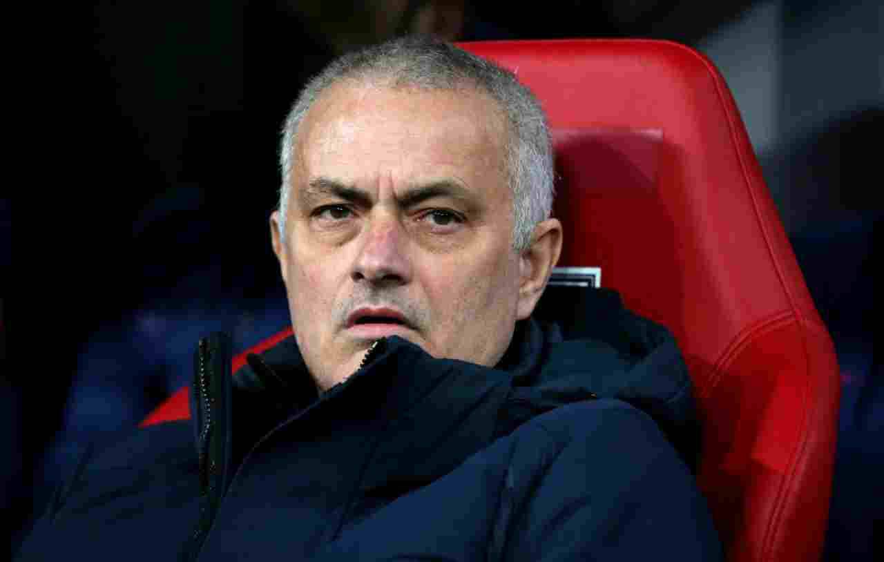 Mourinho, i tifosi non perdonano l'allenamento al parco: "Inaccettabile"