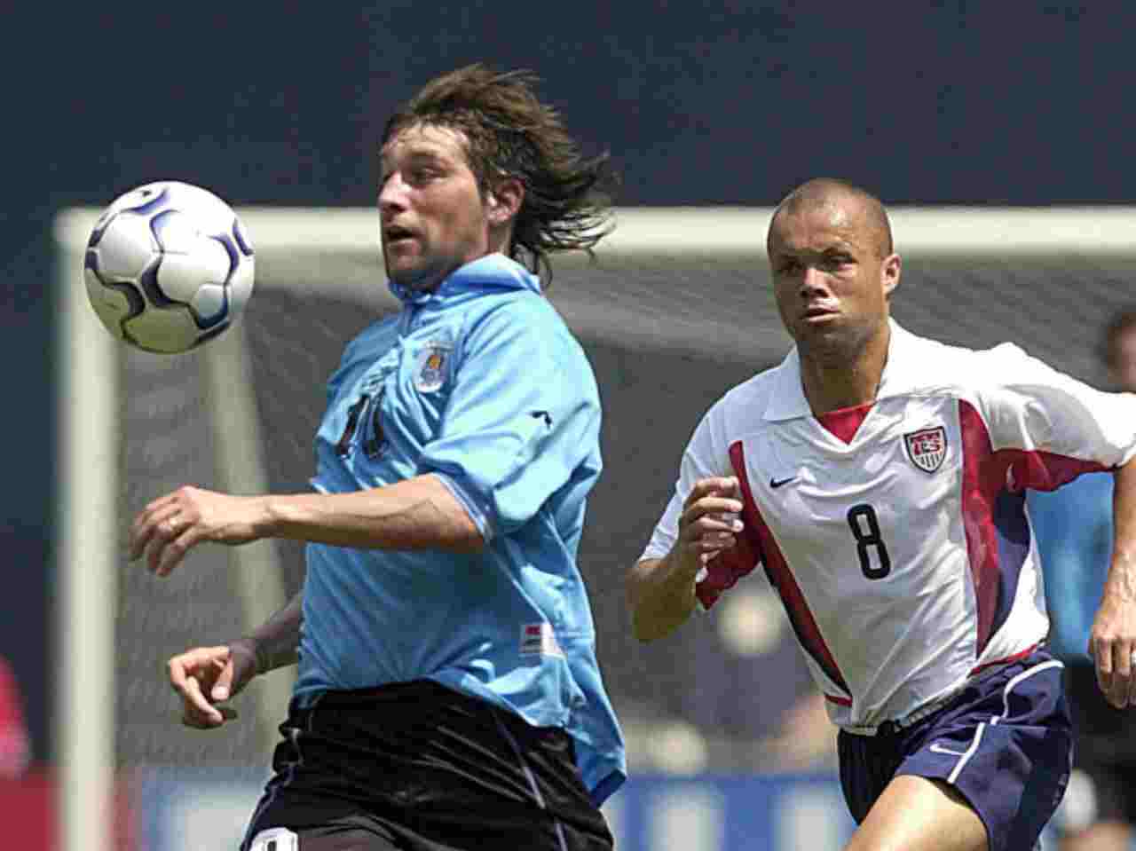 Fabian O'Neill con la maglia dell'Uruguay
