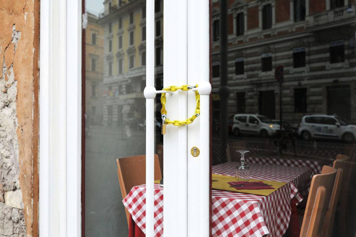 Fase 2, brutte notizie per bar, pizzerie e ristoranti: riapertura lontana, ecco l'idea del Governo