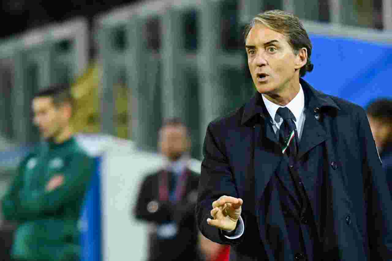Mancini chiama De Rossi e carica: "Nel 2021 possiamo vincere l'Europeo"
