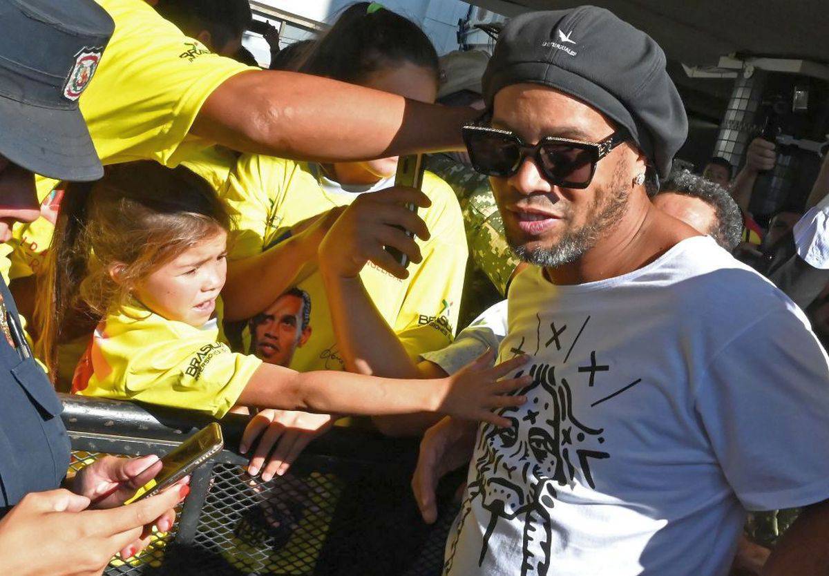 Ronaldinho: un mese di carcere: e arriva una brutta notizia