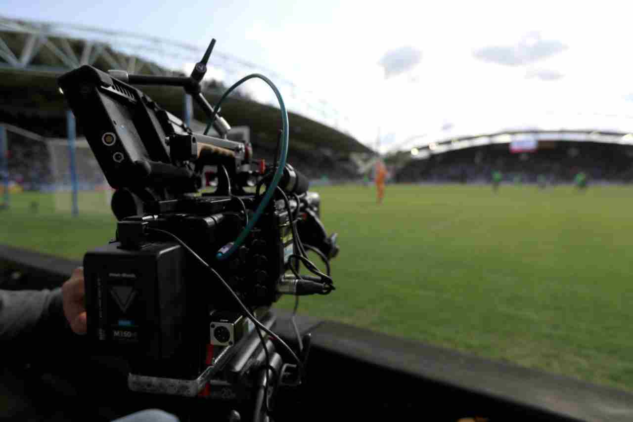 Diritti Tv, il sistema calcio trema in Europa: possibile salasso con stop definitivo ai campionati