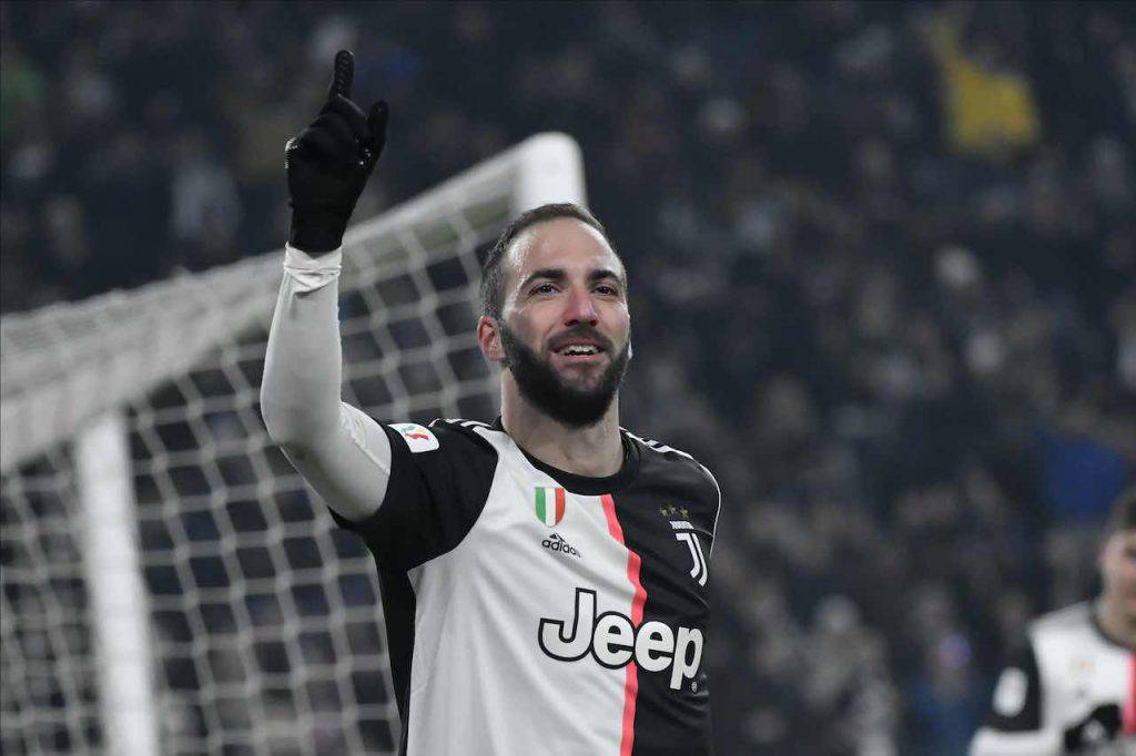 Higuain, non è esclusa la permanenza in Serie A (Getty Images)