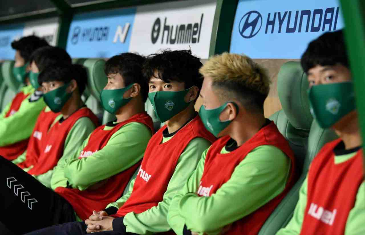 K-League, mascherine e niente saluti prima della partita (Getty Images) 