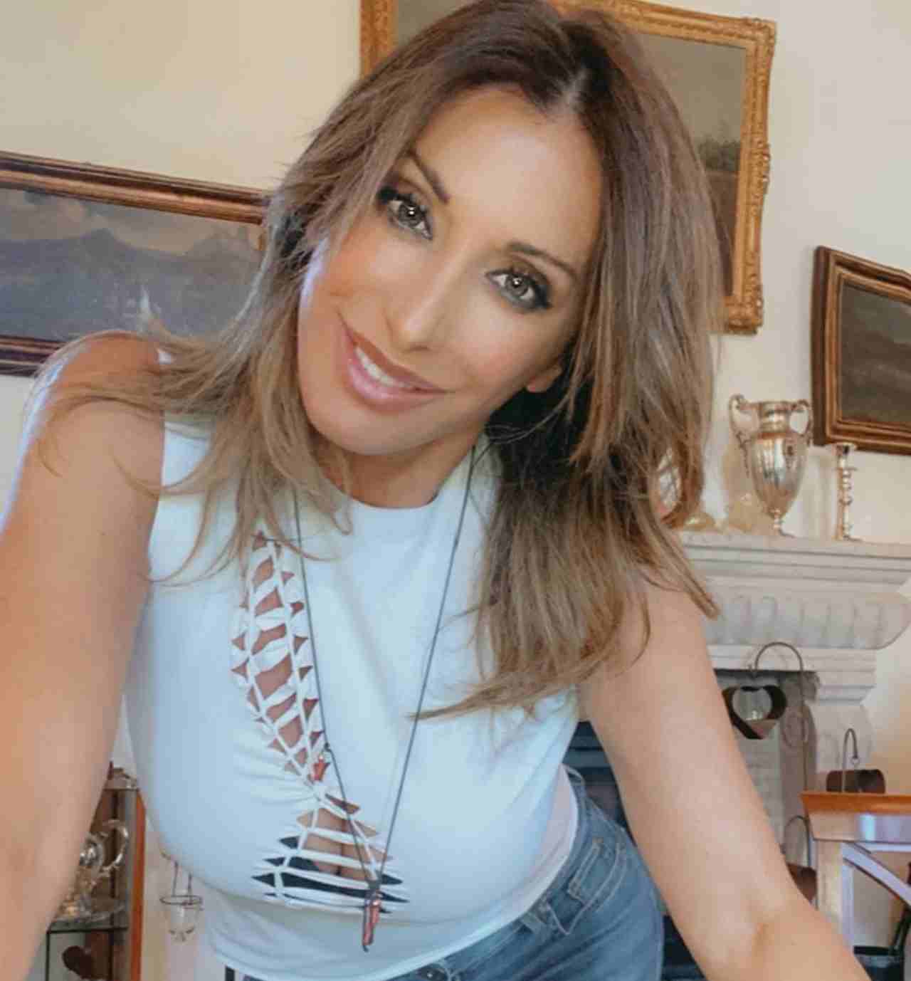 Sabrina Salerno, i video mentre prende il sole esaltano i fan (Instagram) 