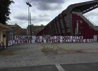 Torino, gli ultras contro la ripresa del campionato: lo striscione