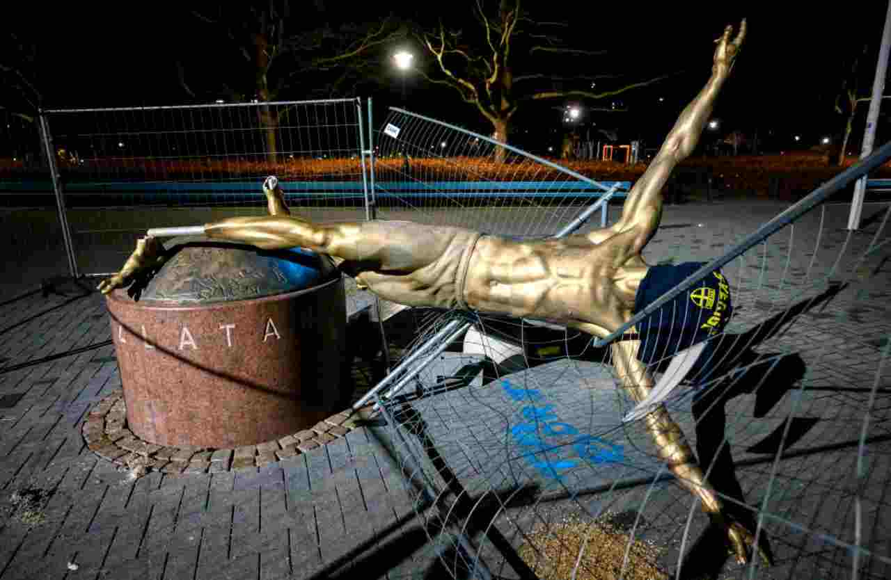 Ibrahimovic, la statua di Malmo verrà spostata: le opzioni
