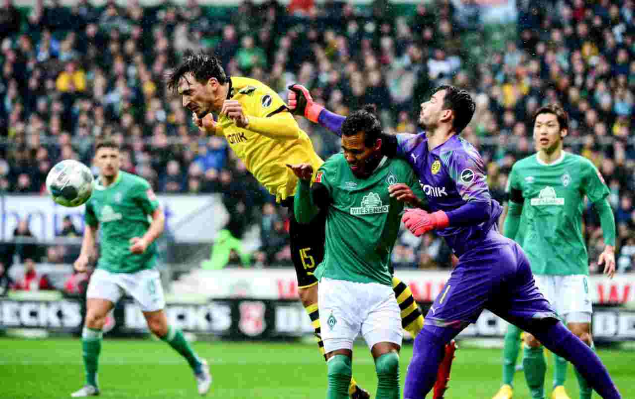 Bundesliga, scatta il protocollo: isolato un calciatore del Werder Brema