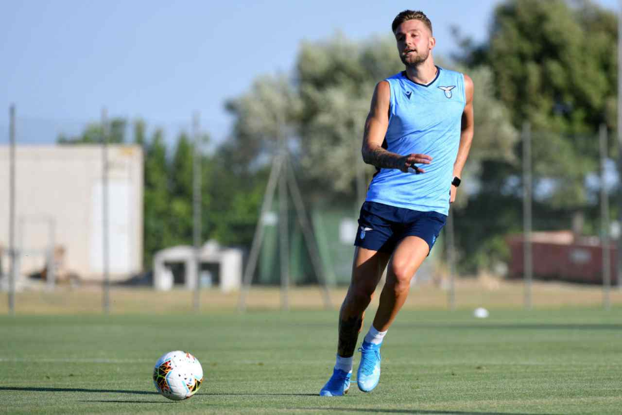 Milinkovic-Savic si ferma in allenamento (Getty Images)