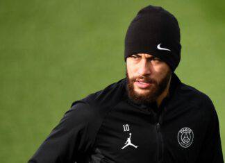 Neymar si confida con i compagni del PSG (Getty Images)