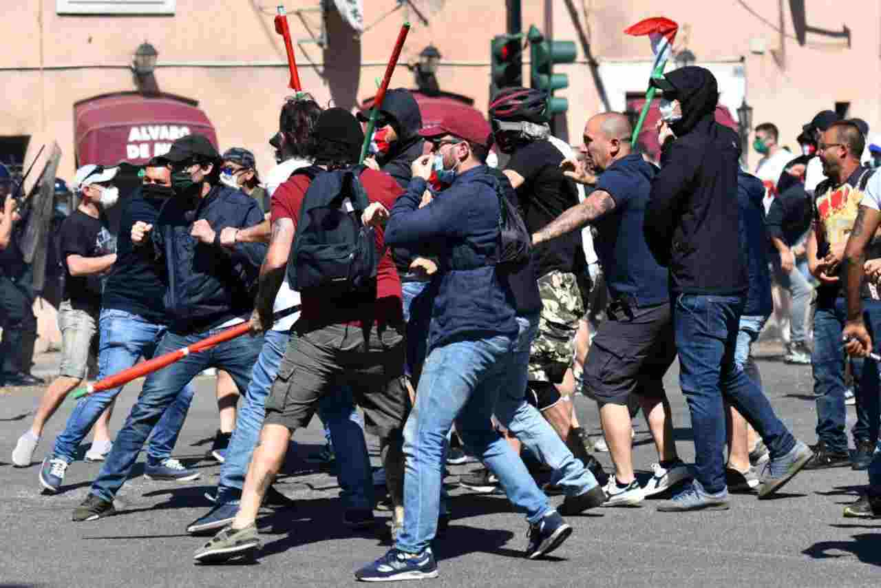 Roma, scontri tra Ultras e Polizia (Getty Images) 