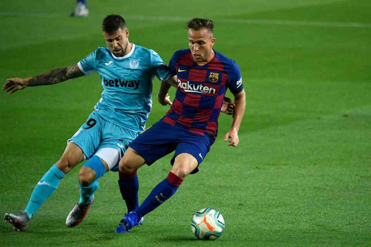 Arthur in azione con la maglia del Barcellona