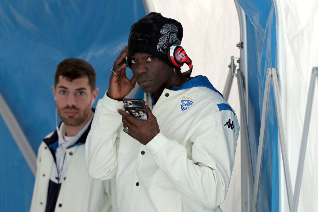 Balotelli infortunato: il ko ... sulle giostre, Brescia furioso
