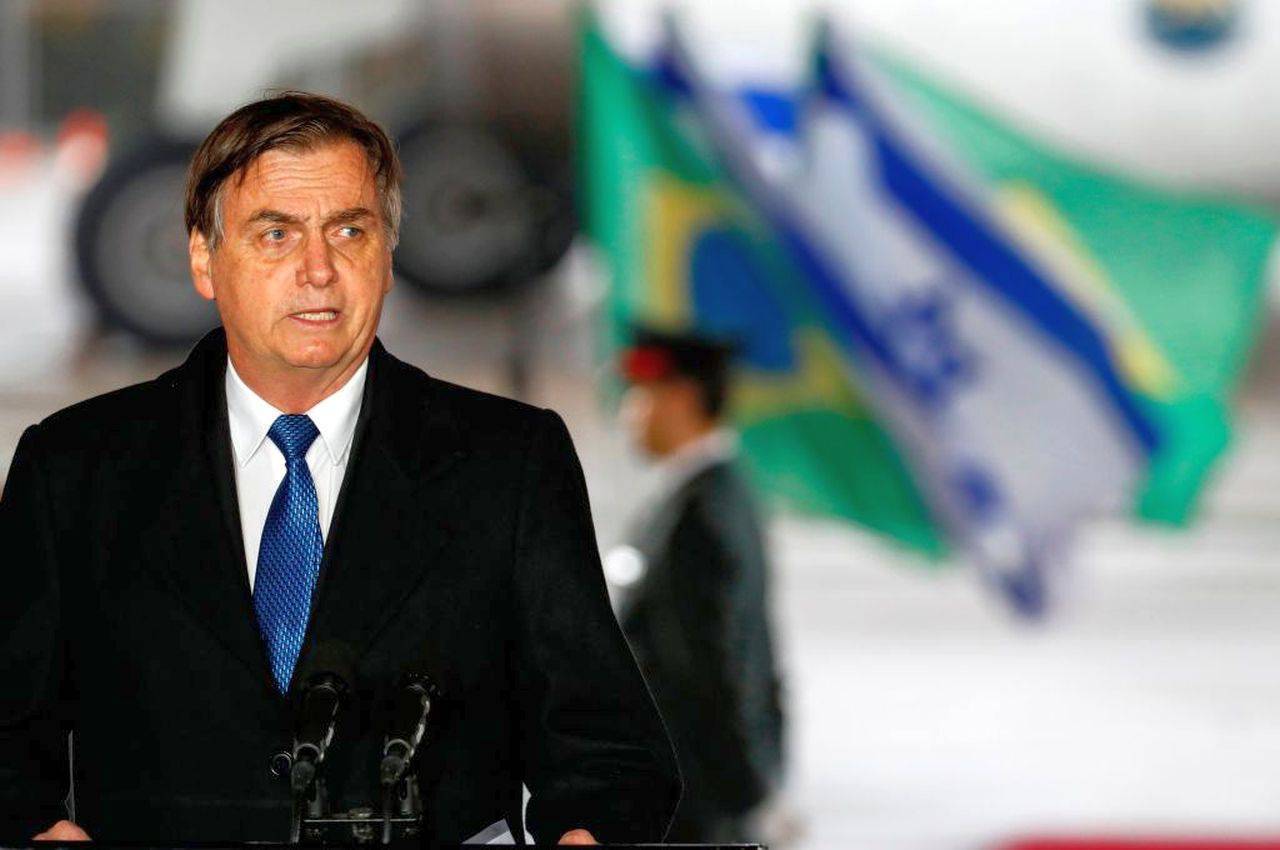 Coronavirus, l'ultima di Bolsonaro: "I calciatori non rischiano di morire"
