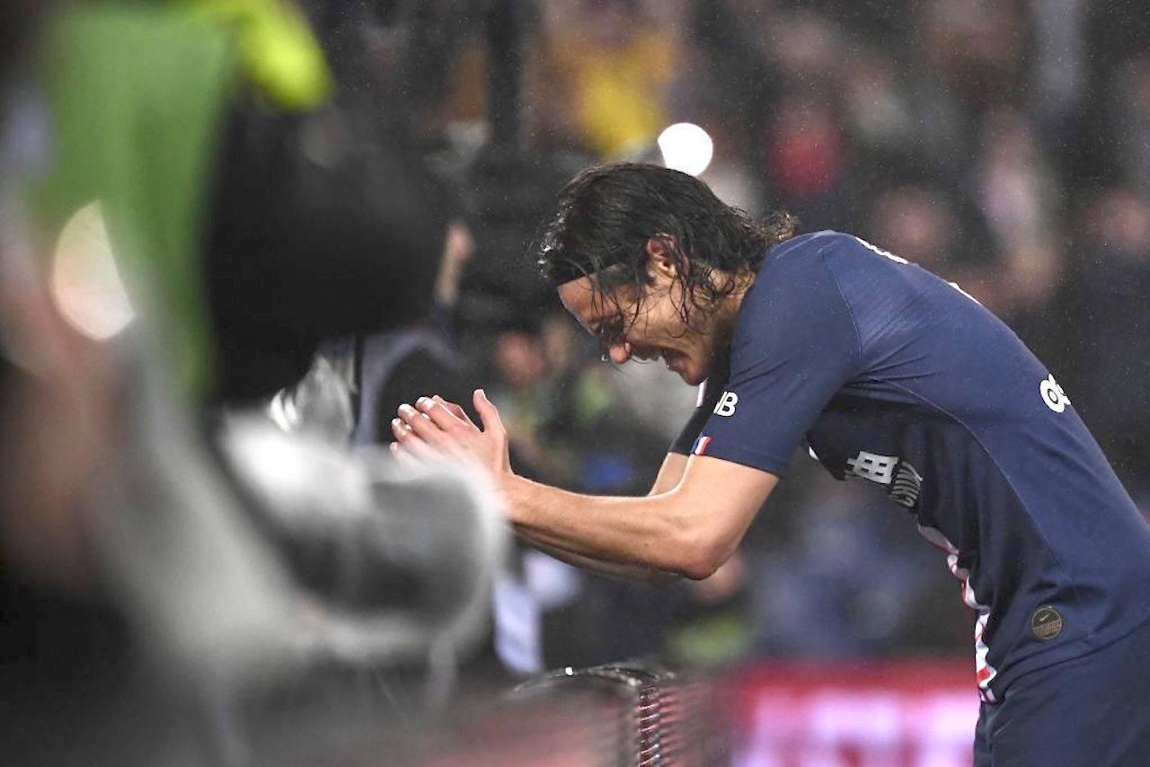 Cavani si rifiuta di giocare la Champions con il PSG: il motivo