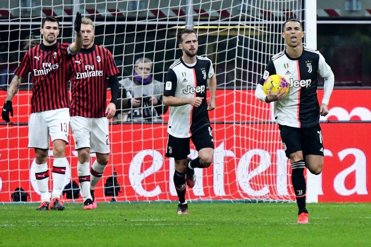 Juve-Milan, Coppa Italia: le nuove regole, abbracci, 5 cambi e... sputi