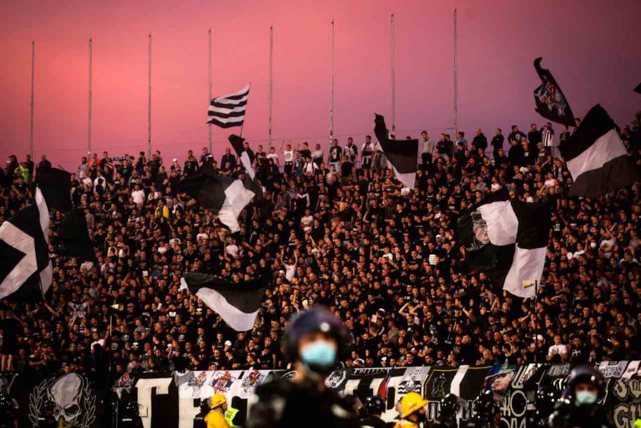 Stella Rossa-Partizan Belgrado, derby a prova di Covid: in 25mila sugli spalti - Video (Getty Images)