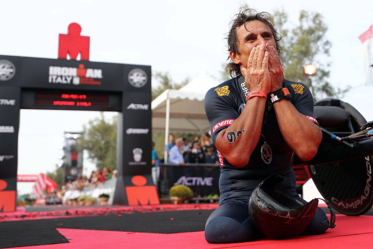 Zanardi è stabile. Il commovente post del figlio: "Ti aspetto"