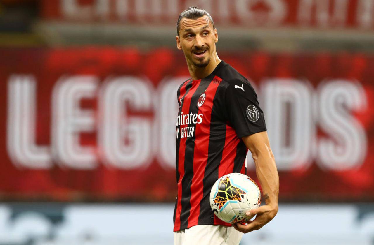 Zlatan Ibrahimovic, ancora un anno con la maglia rossonera (Getty Images)