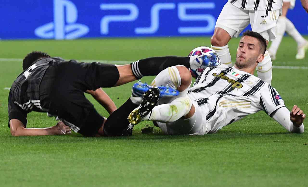 Moviola Juventus-Lione: un rigore per parte, quanti dubbi - Foto