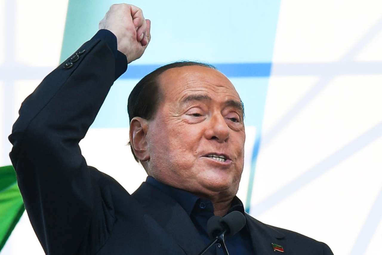 Berlusconi, le dichiarazioni dopo l'uscita dall'ospedale (Getty Images)