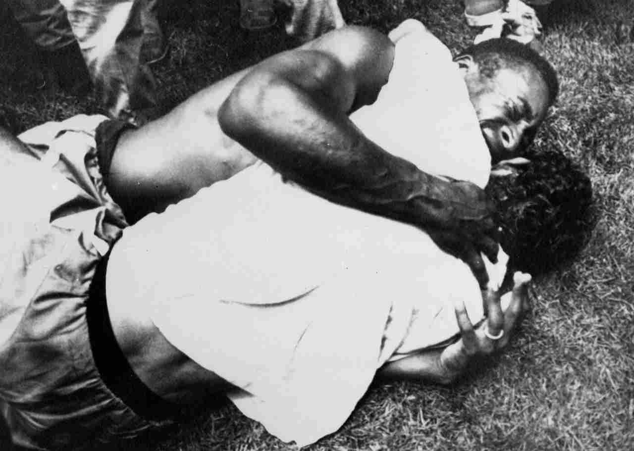 Pelé abbraccia Gerson dopo la vittoria ai Mondiali nel 1970