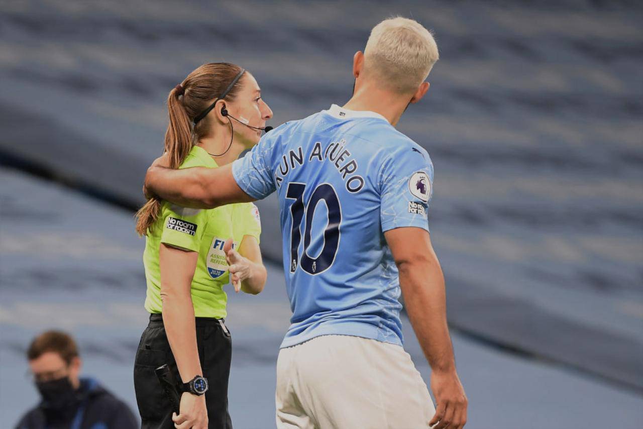 Sergio Aguero e l'assistente donna (Getty Images)