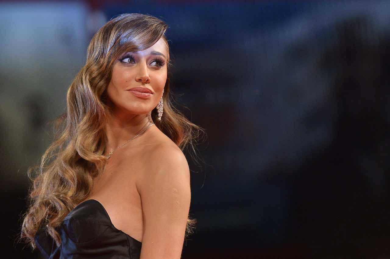 Belen Rodriguez ammaliante in Puglia (Getty Images)