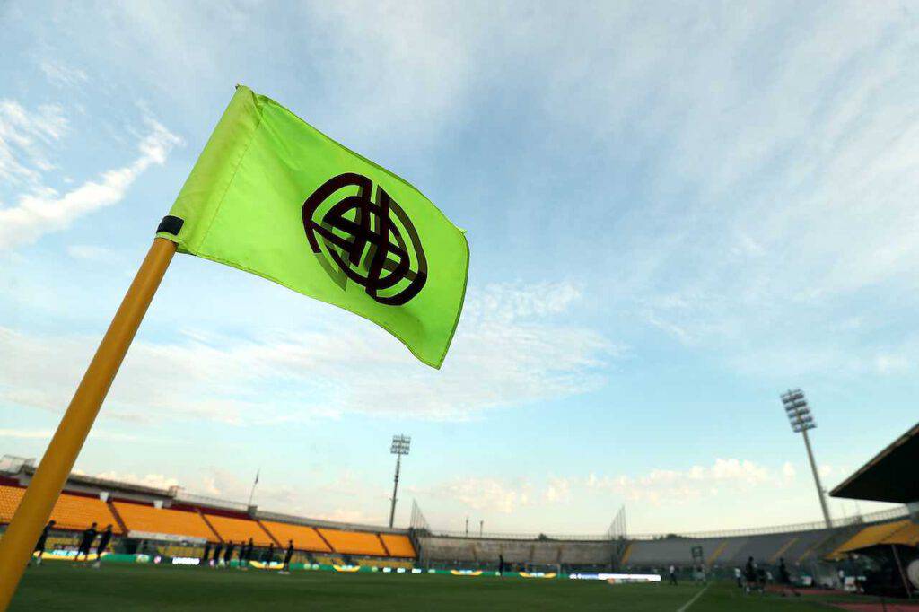 Contestazione a Livorno: testa mozzata maiale e croci sul campo (Getty Images)