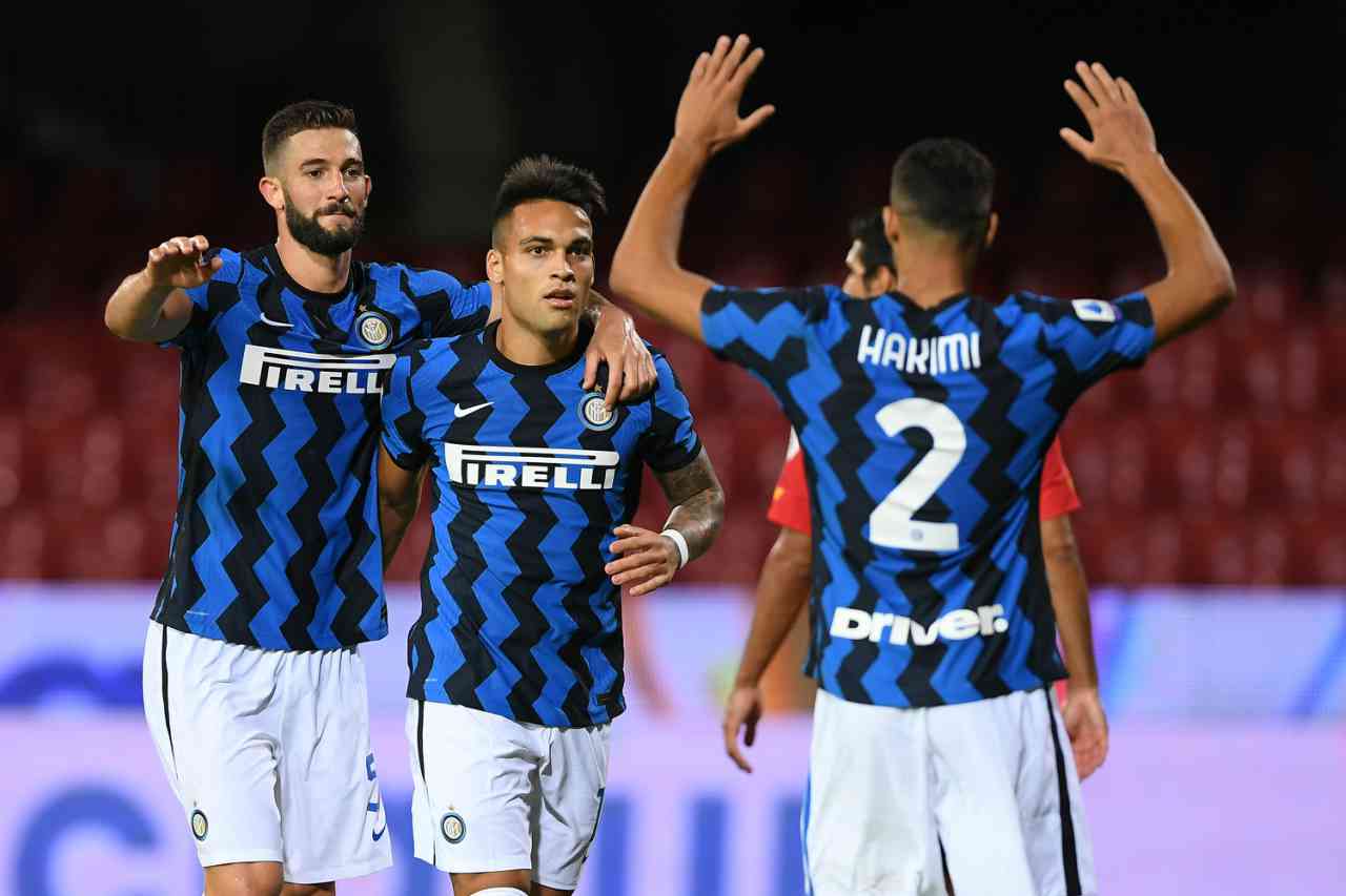 Lautaro Martinez si spiega coi compagni (Getty Images)